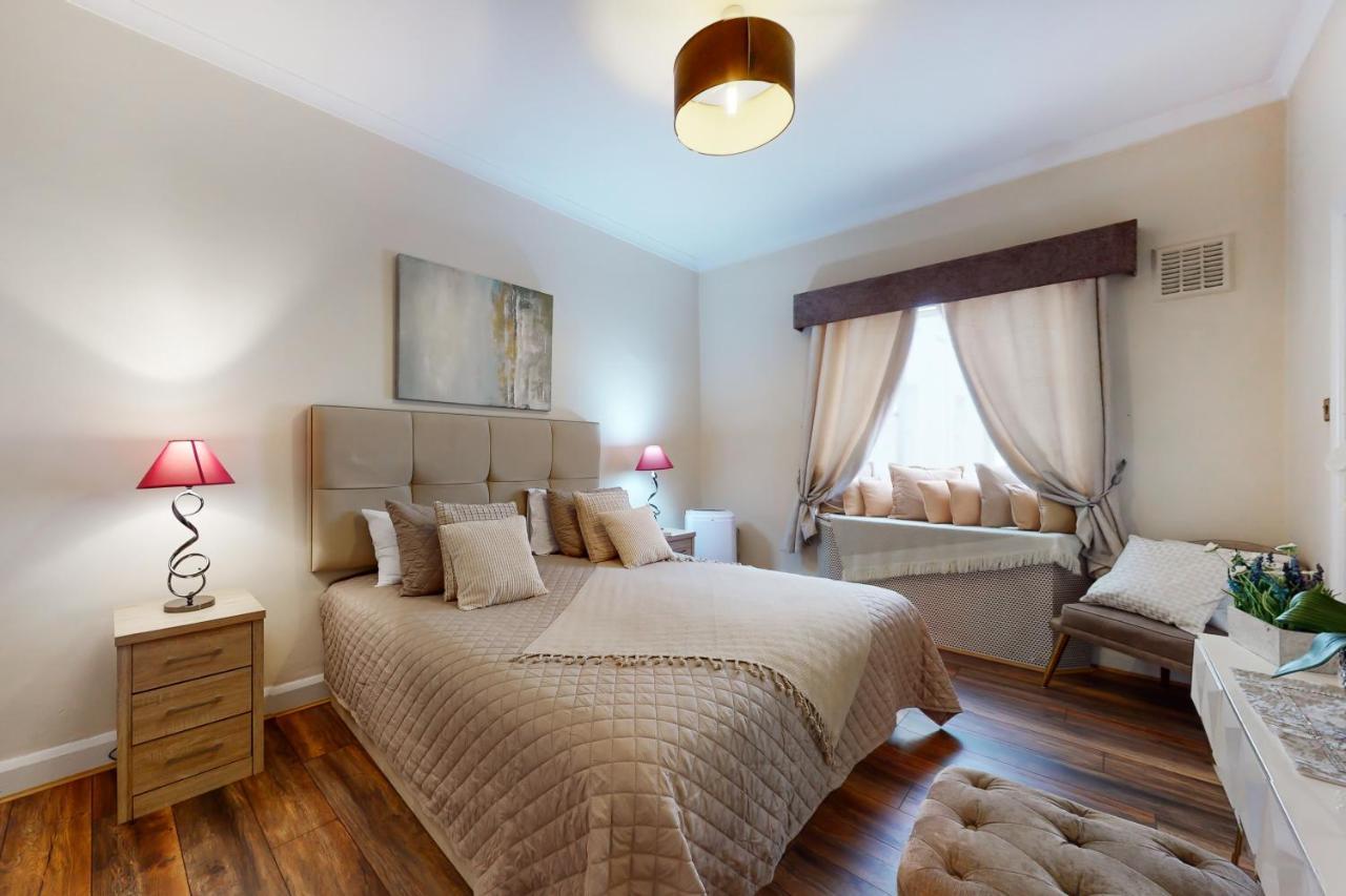 Luxury Two-Bedroom Apartment,1153554483:JPEG