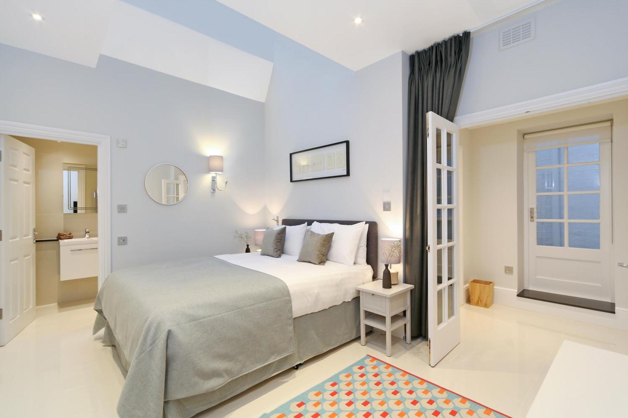 Three-Bedroom Apartment,1279406620:JPEG