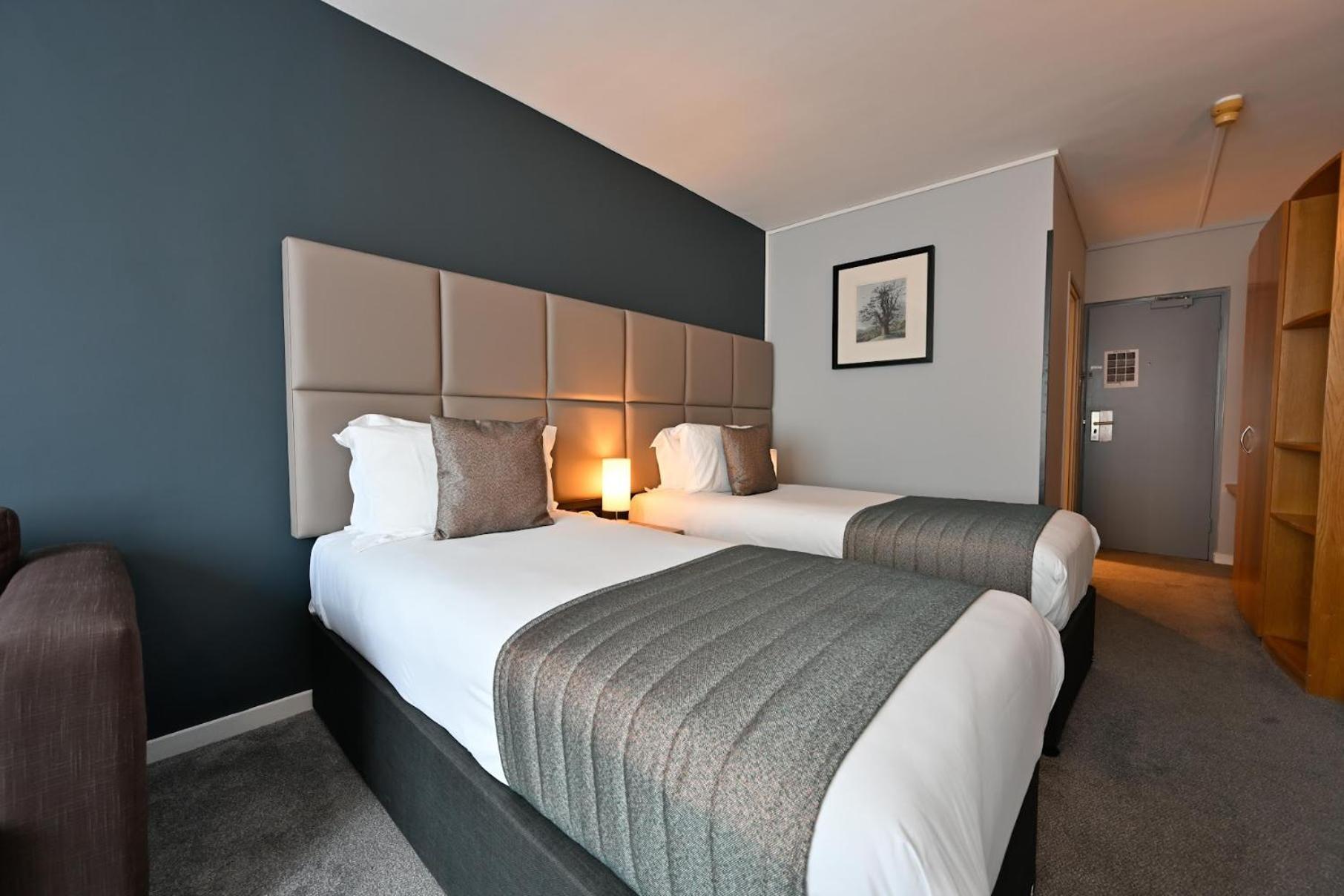 Twin Room,1516361026:JPEG