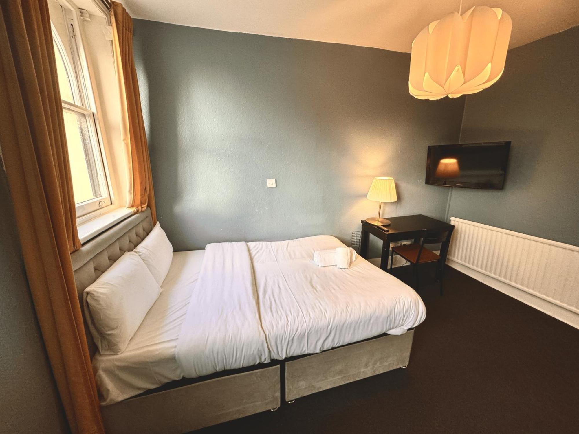 Small Double Room,1618314351:JPEG