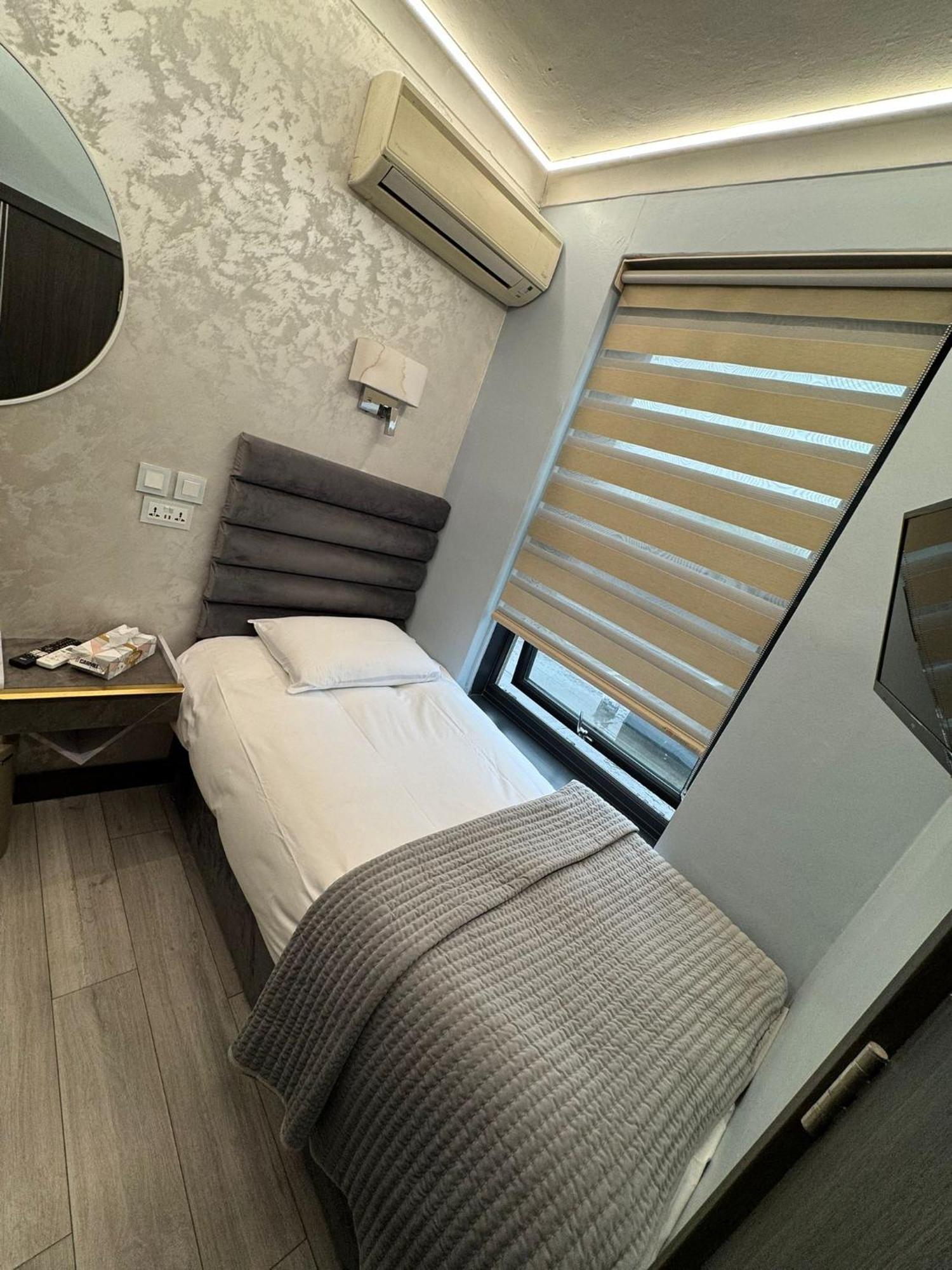 Very Small Single Room,1627932531:JPEG