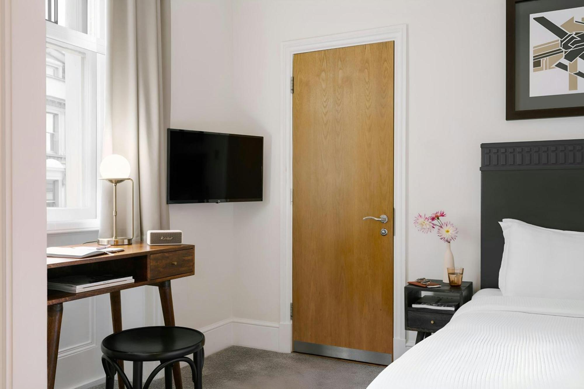 Twin Room,1674784817:JPEG