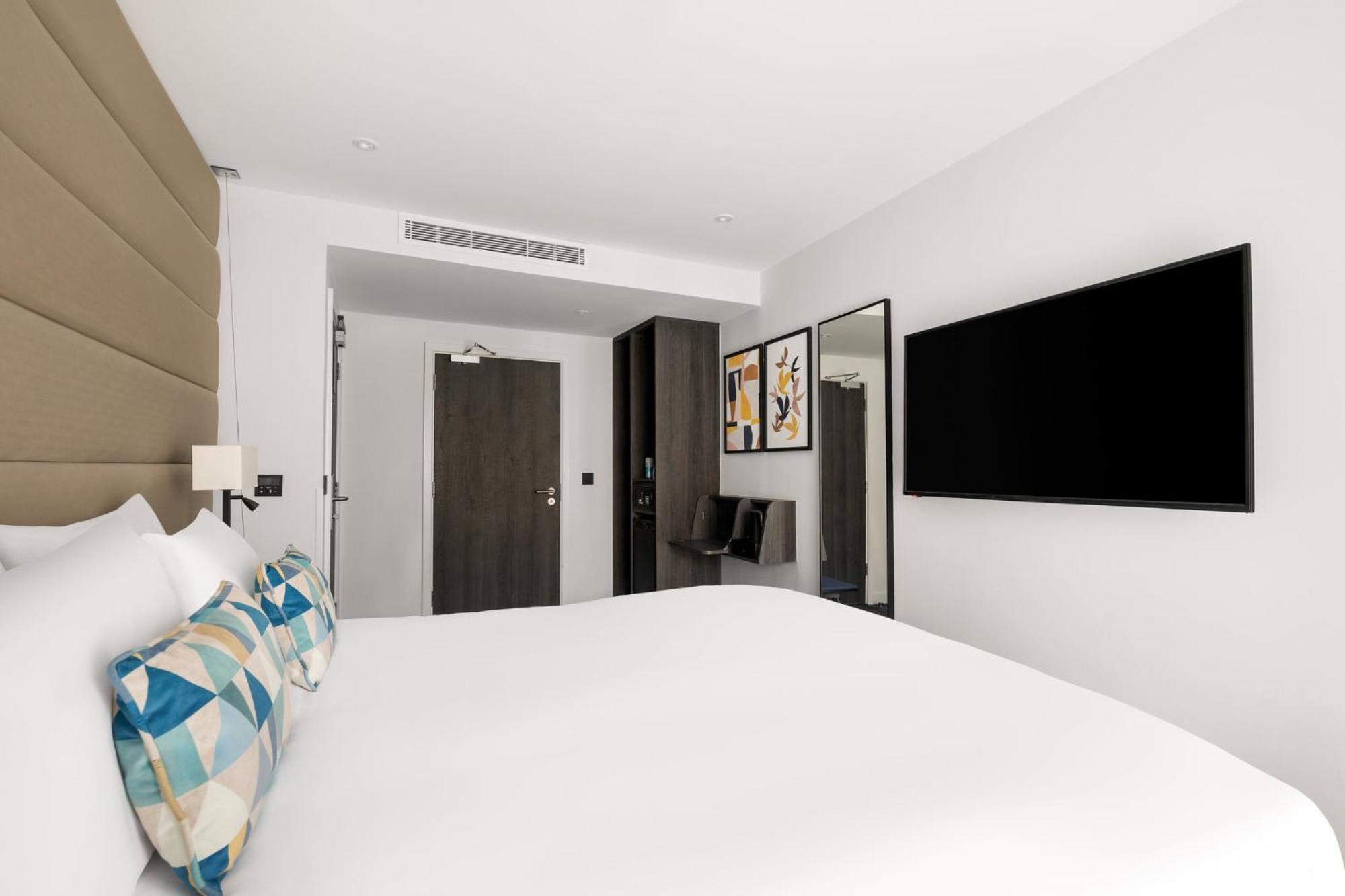 Premium Queen Room - Windowless,1688905482:JPEG