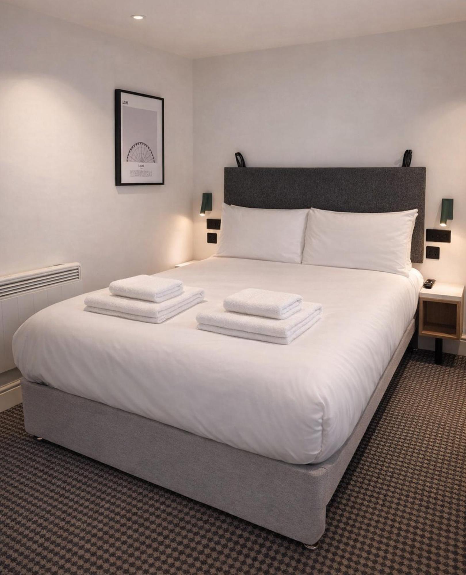 Windowless Double Room,1742567261:JPEG