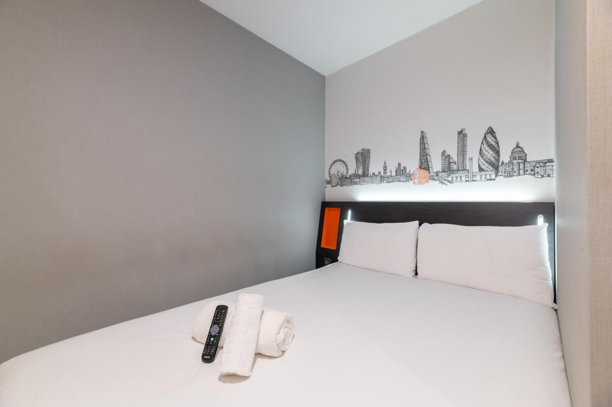 Double Room without Window,1756569984:JPEG