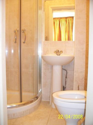 Studio Sleeps 2 with Private Bathroom,3703854:JPEG