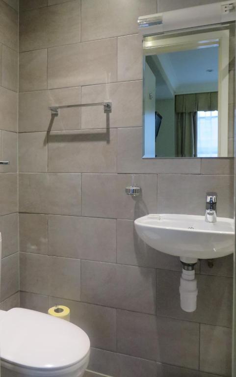 Single Room Private Bathroom,450397152:JPEG