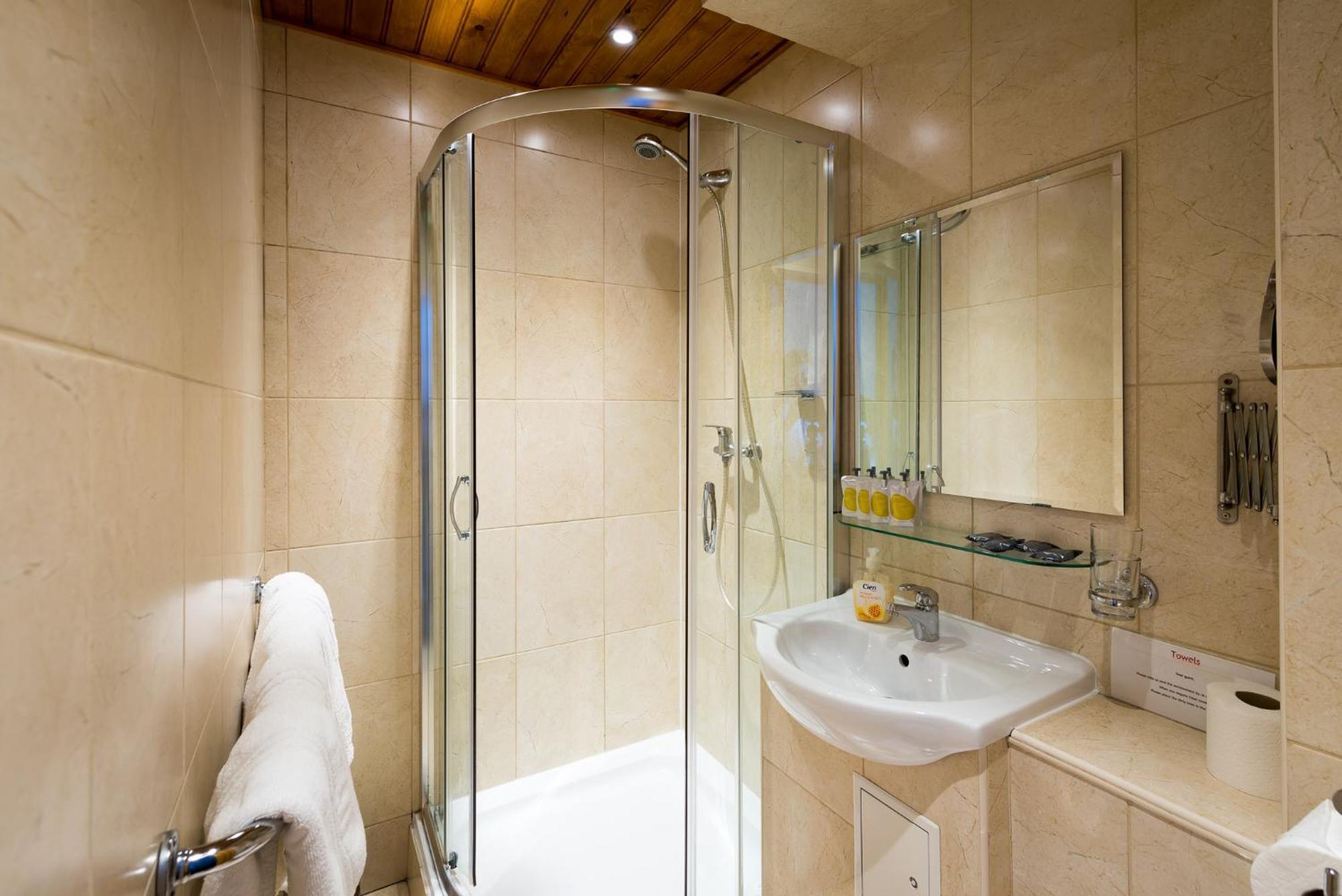 En-Suite Family Room,415693623:JPEG