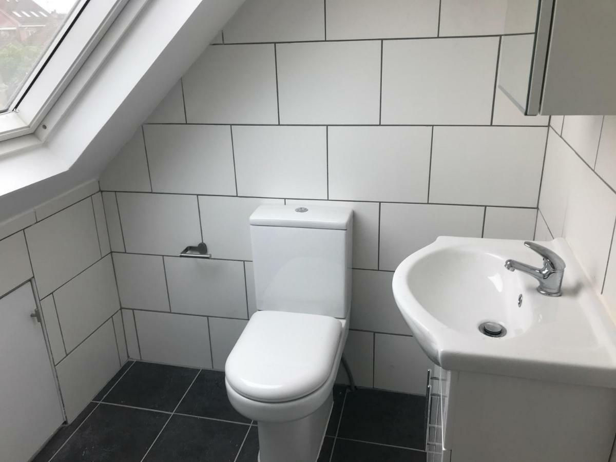 Deluxe Double Room Shower,887098609:JPEG